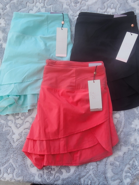 CALIA by Carrie Underwood Pants - CALIA by Carrie Underwood Tiered Athletic Skorts in Coral, Mint & Black